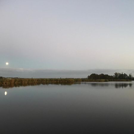 Over Lake Monnickendam Eksteriør bilde